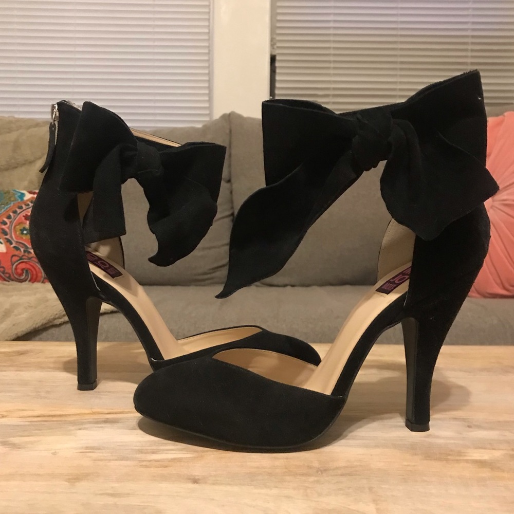 NWOT Mojo Moxy Black Suede Heels